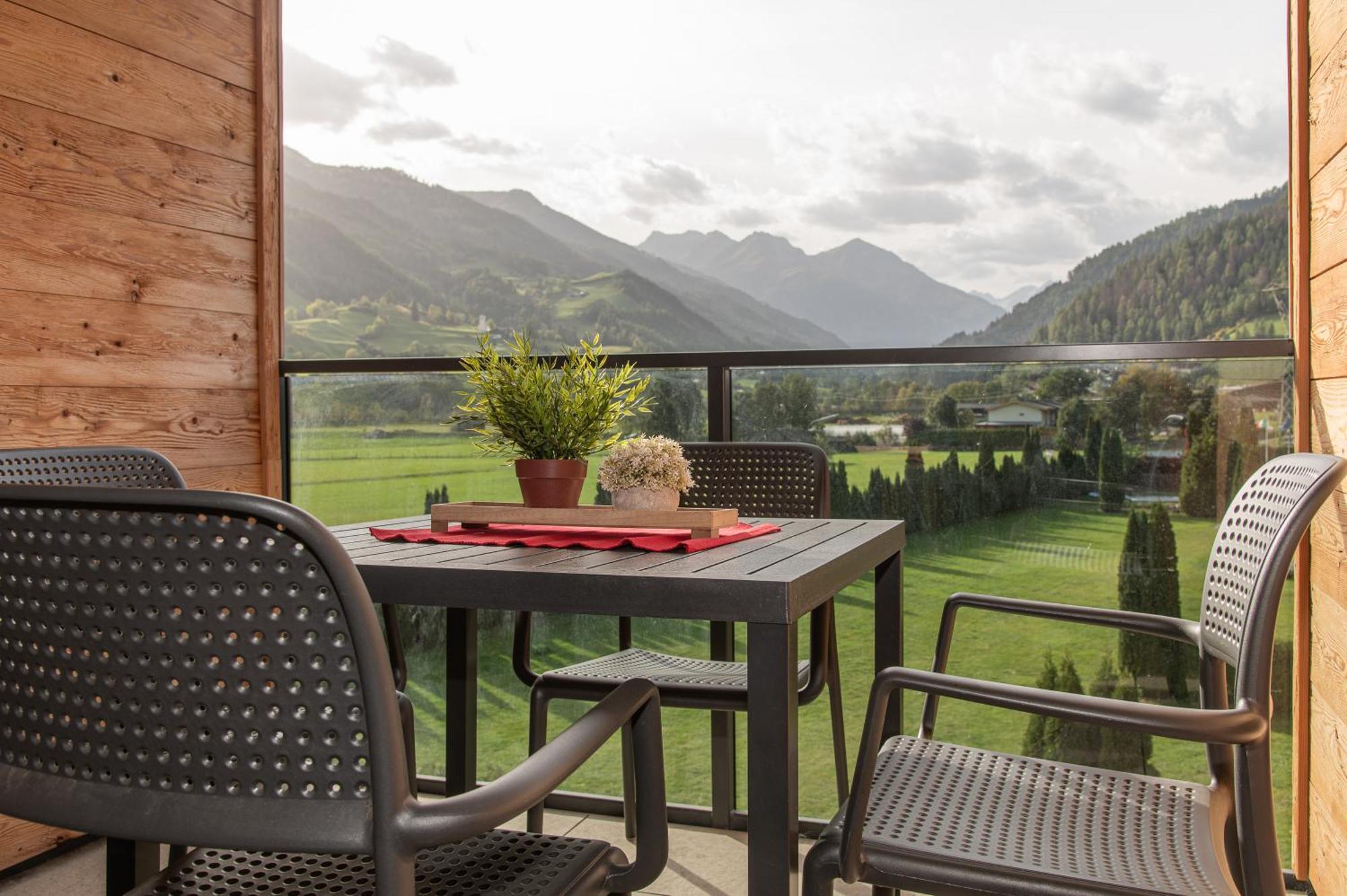 Alpenparks Montana Apartments Matrei in Osttirol Exterior foto